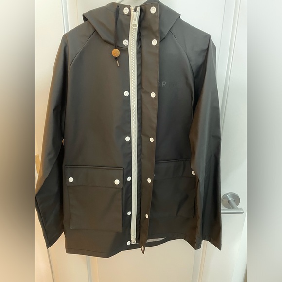 Size Medium Burton raincoat in excellent used condition - Picture 12 of 12